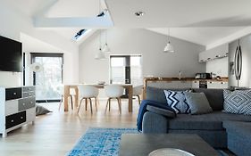 The Cliffside Loft - Distinctly Modern 3 Bdr Riverside Home